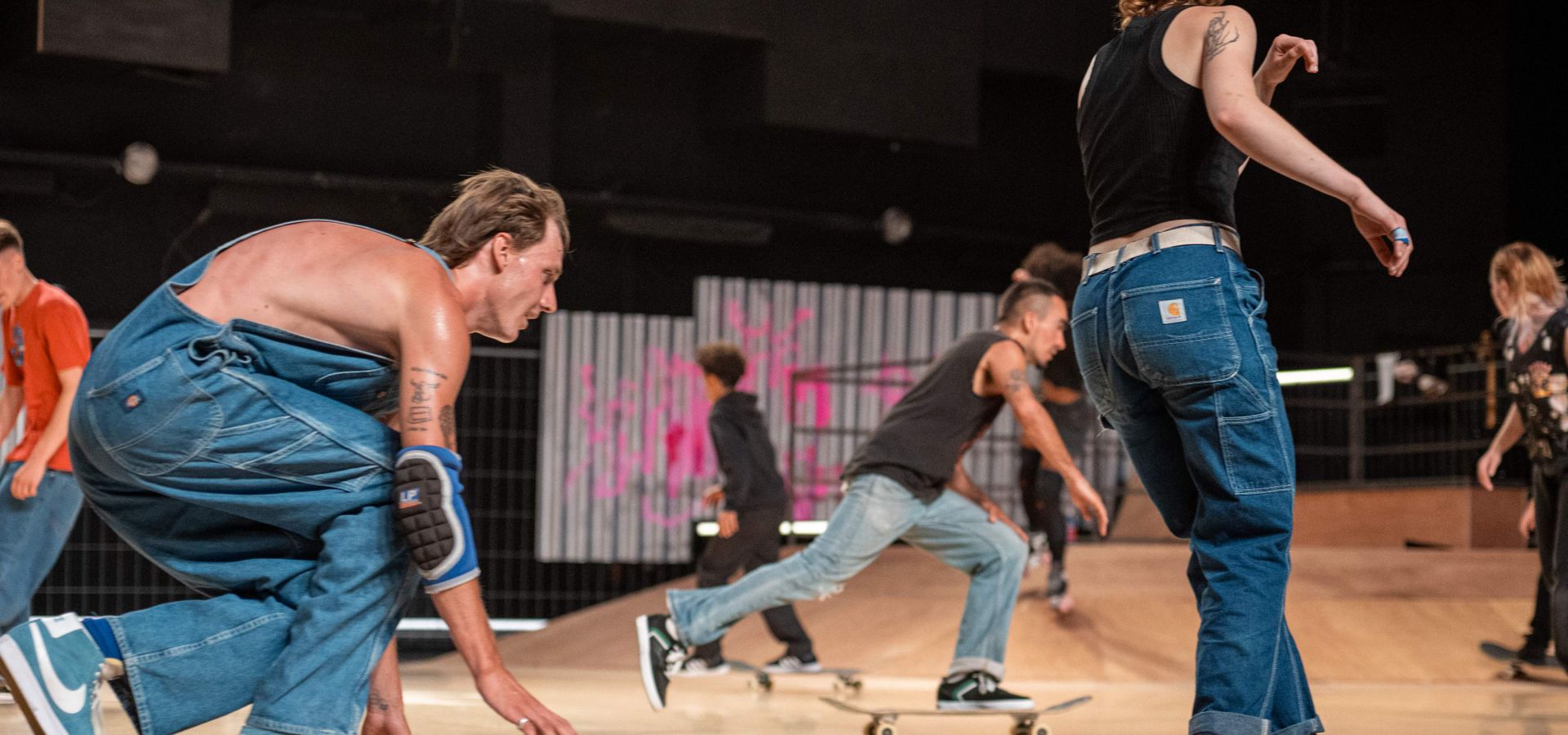 <h2 style="color: #0000c8;">skaten in het theater</h2>
