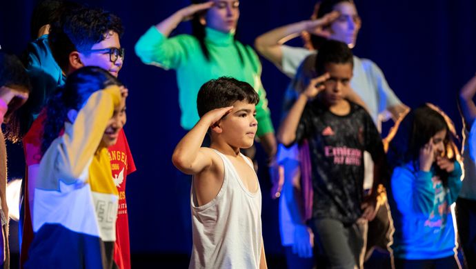 It takes a child to raise a village / Fábrica