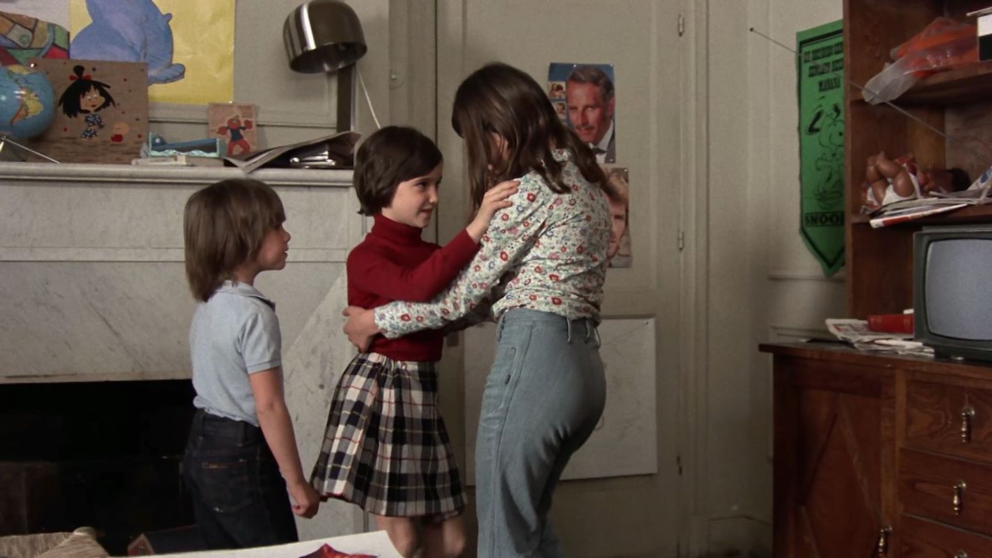 Cría Cuervos 1976