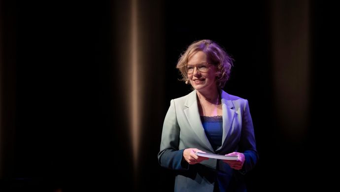 Header: Beatrice de Graaf | Chassé Theater Breda
