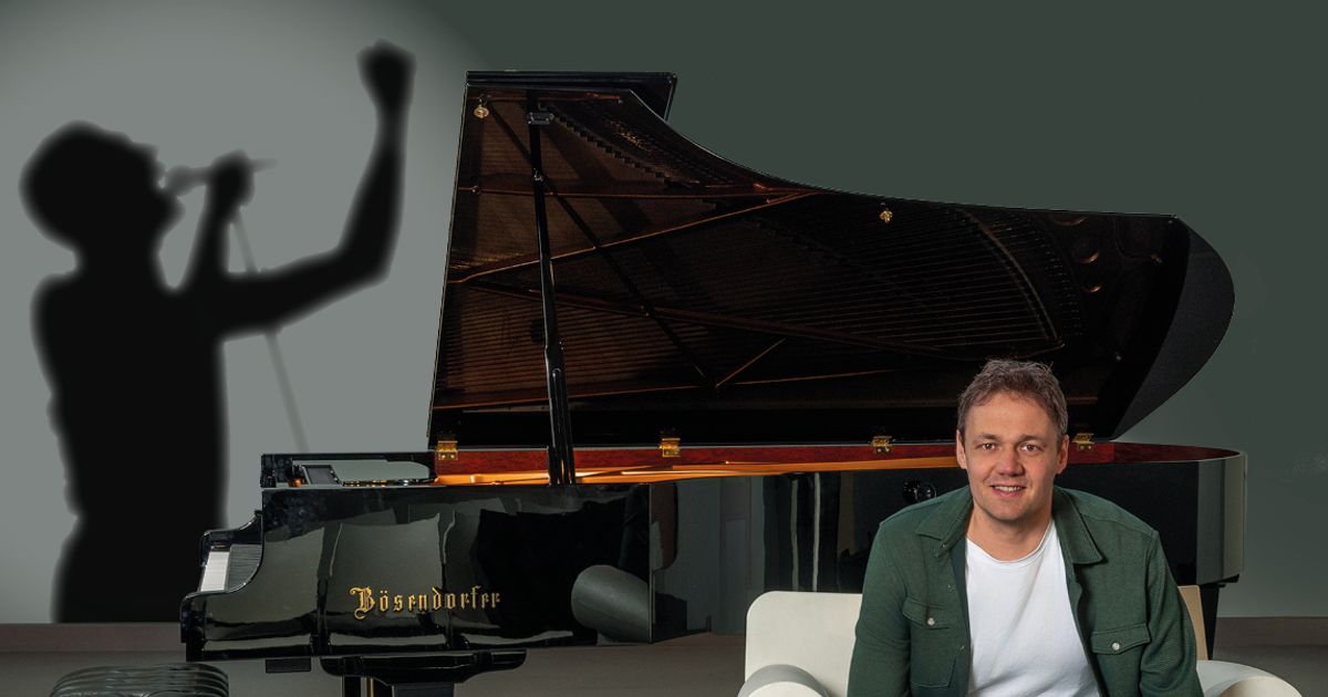 Bernd speelt Freddie Mercury — Bernd van den Bos