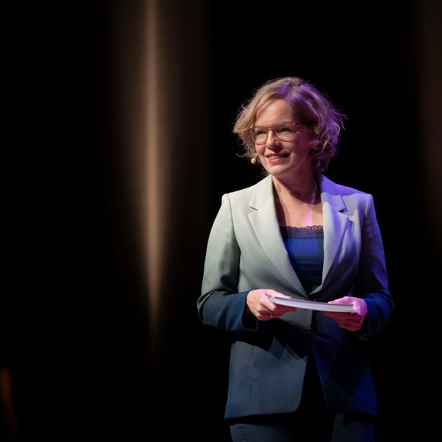 Header: Beatrice de Graaf | Chassé Theater Breda