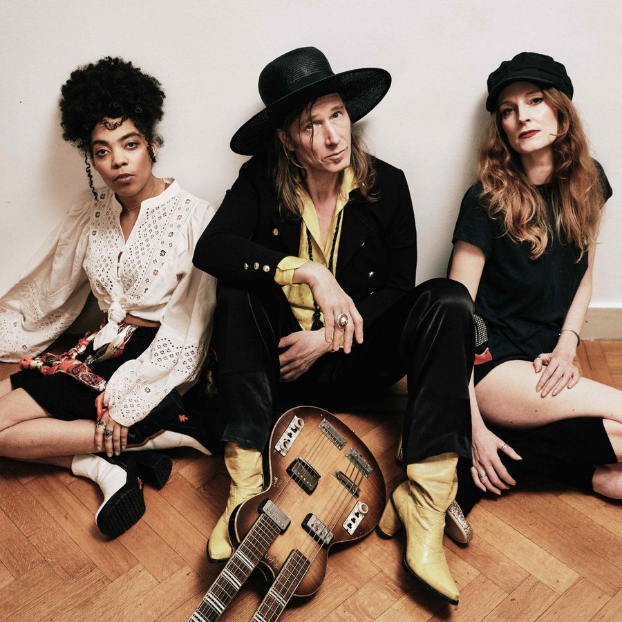 Stef Kamil Carlens & The Poem